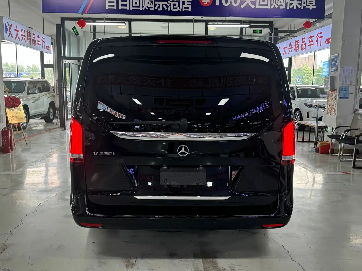 Mercedes-Benz V-Class 2022 V 260 L Long Wheelbase Prestige Edition фото 5