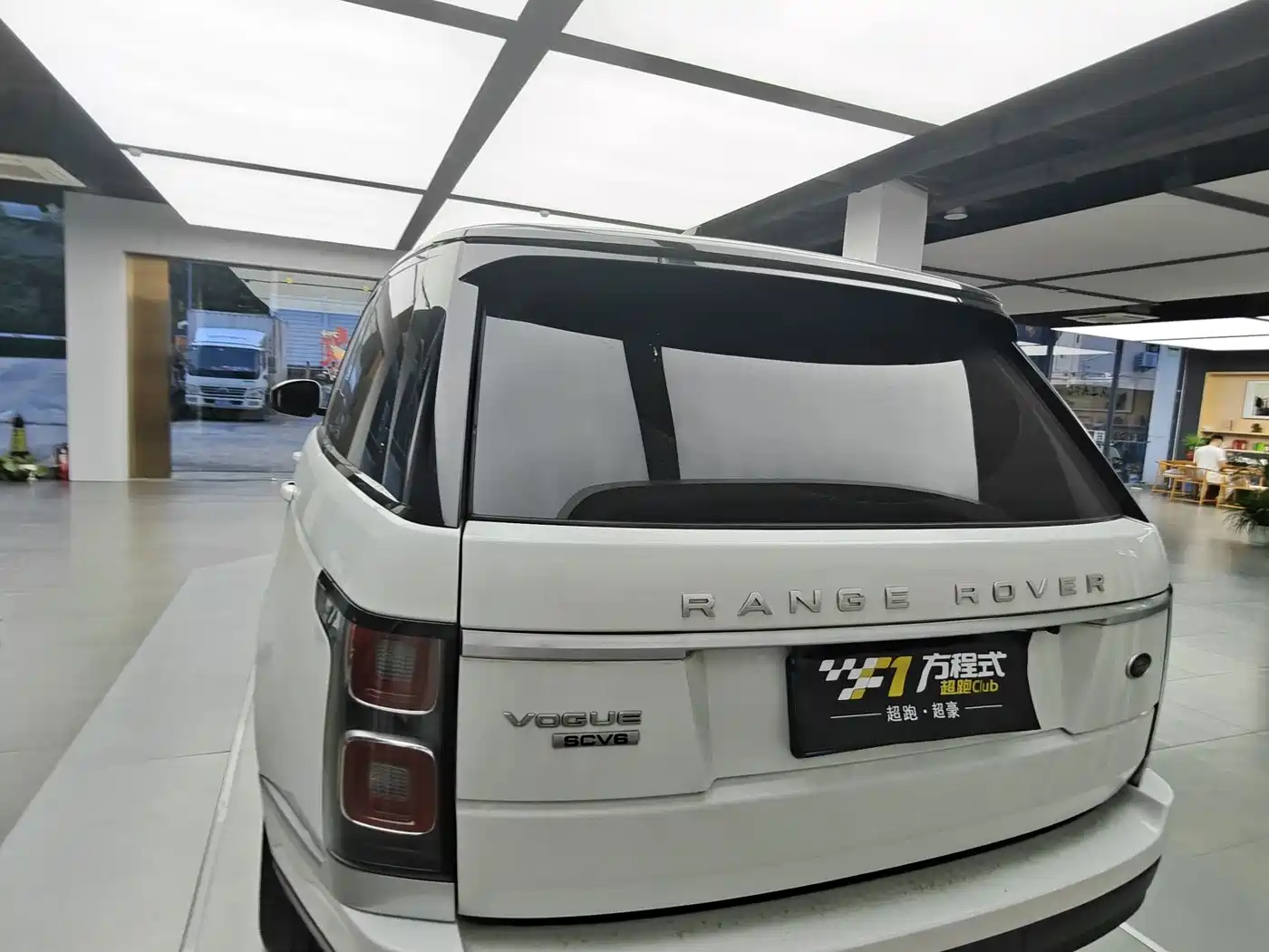 Land Rover Range Rover 2018 3.0 SC V6 Vogue SE Genesis Extended Edition фото 5