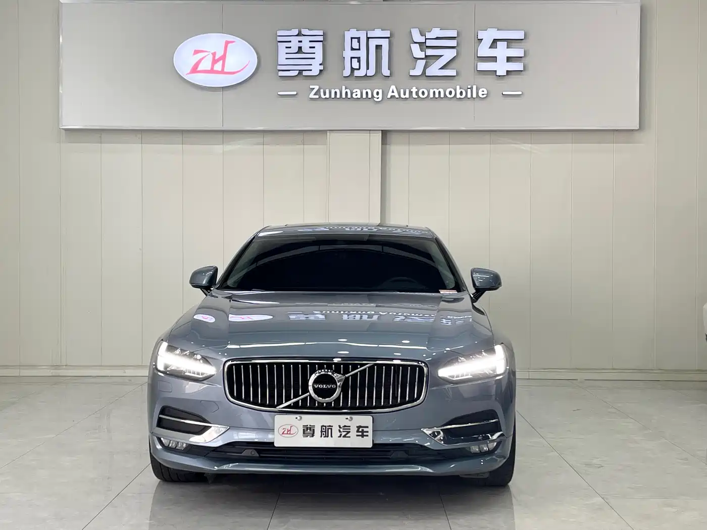Фото 2 - Volvo S90