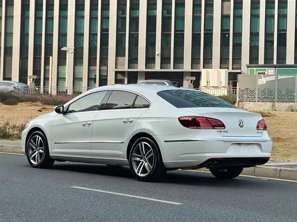 Volkswagen FAW-Volkswagen CC 2015 1.8TSI Luxury фото 5