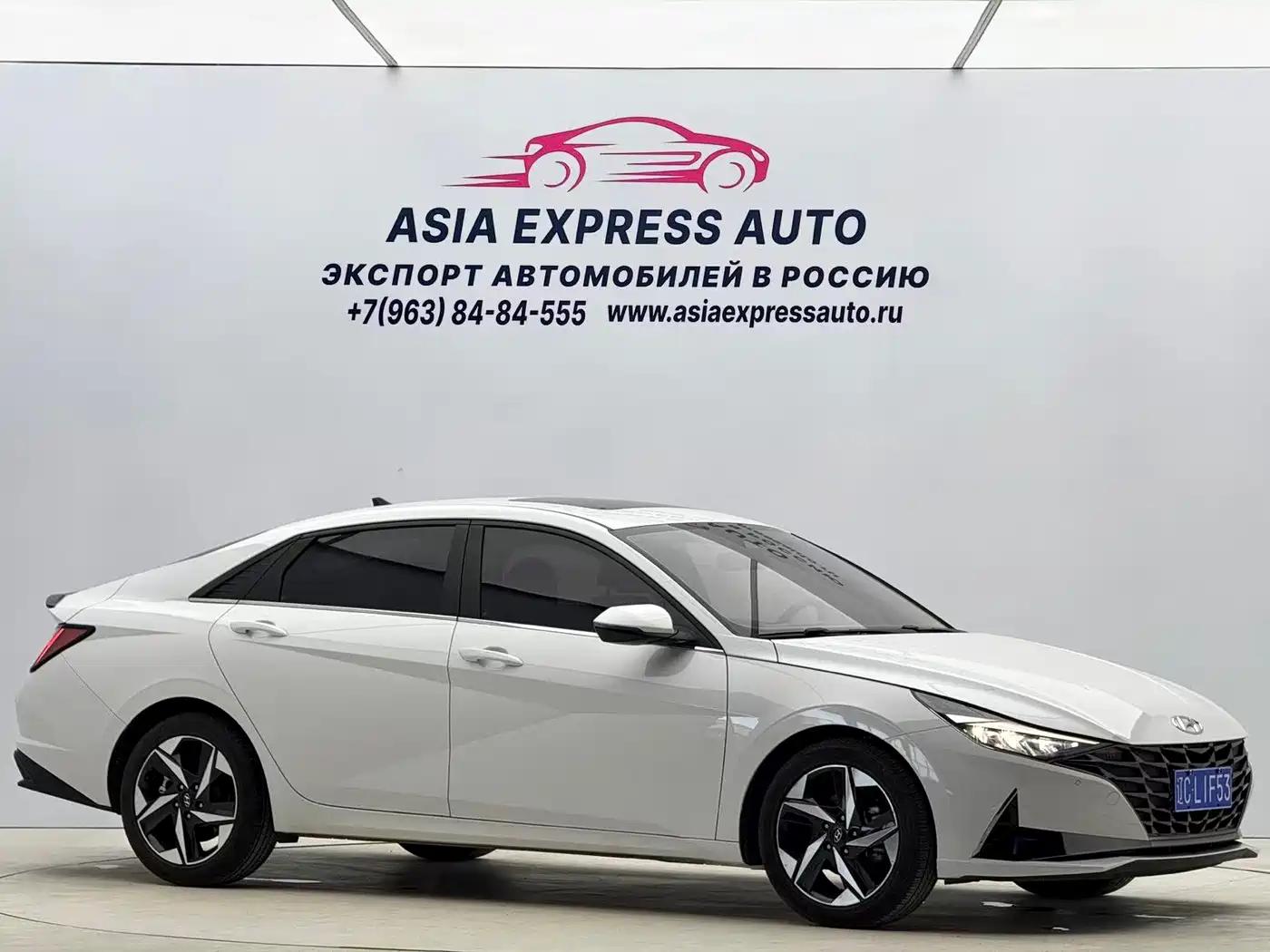 Hyundai Elantra 2022 1.5L CVT LUX Premium Edition фото 3