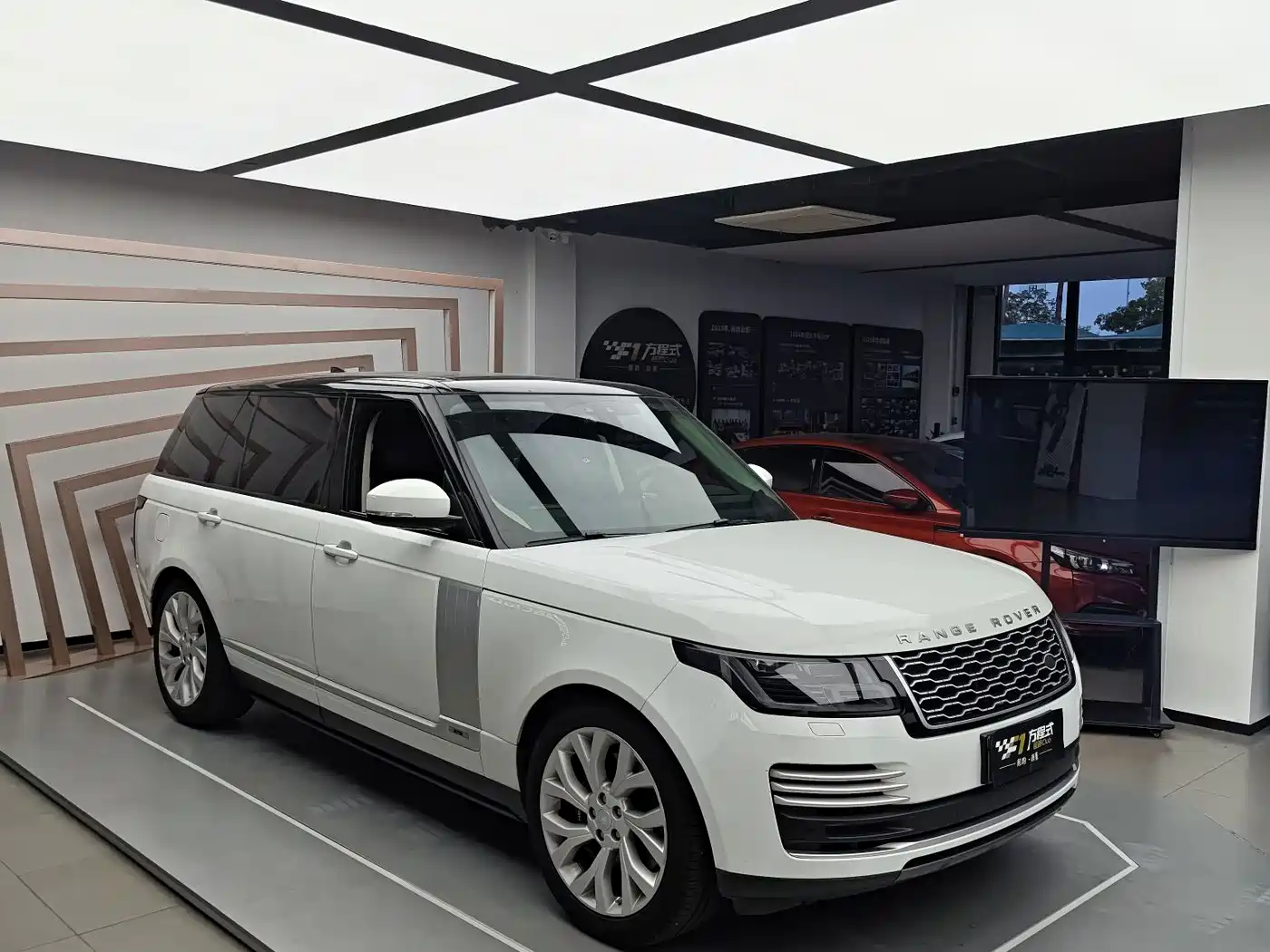 Land Rover Range Rover 2018 3.0 SC V6 Vogue SE Genesis Extended Edition фото 8