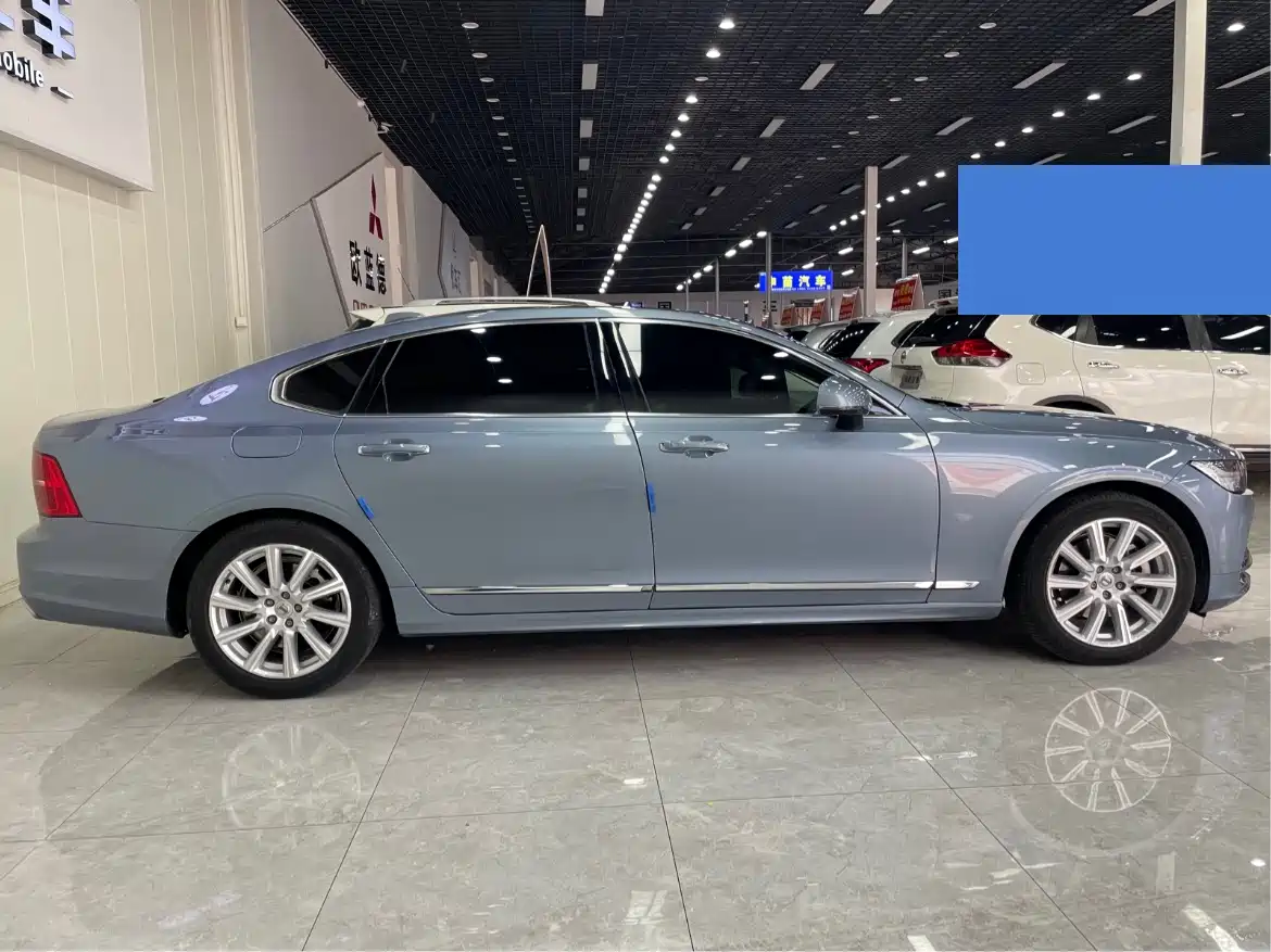 Фото 9 - Volvo S90