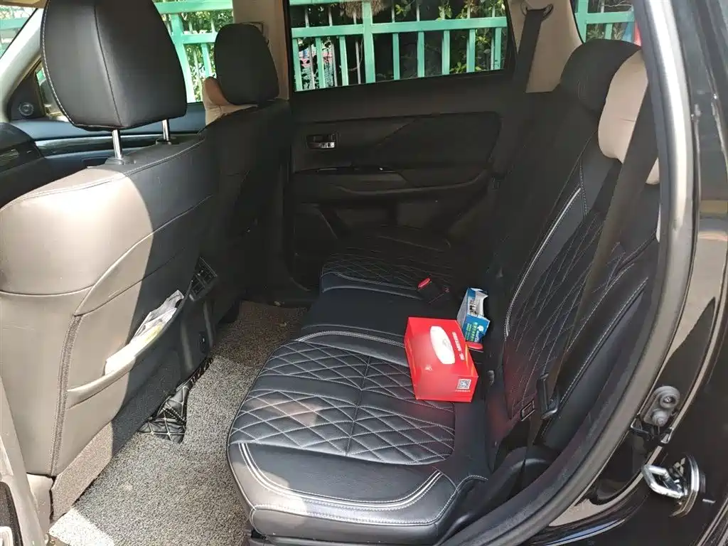 Mitsubishi Outlander 2020 2.4L 4WD Luxury 5-seater фото 14