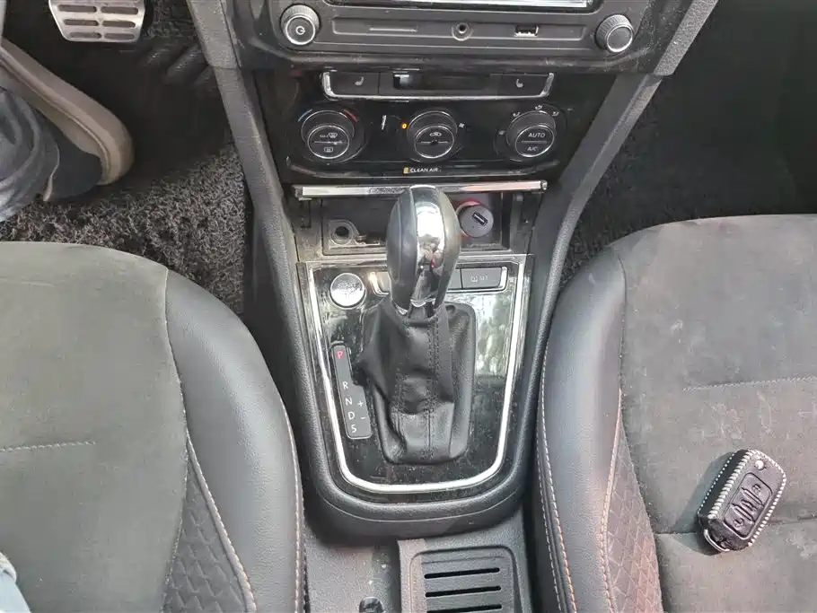 Volkswagen C-TREK 2017 1.6L Automatic Luxury фото 16