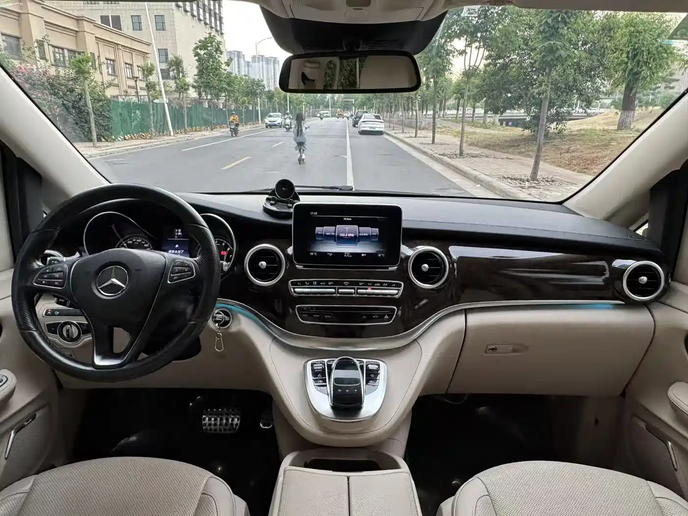 Mercedes-Benz V-Class 2018 V 260 L Premium Long Wheelbase Edition China VI фото 14