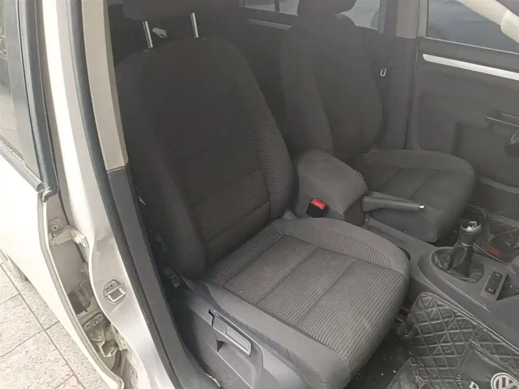 Volkswagen Touran 2013 1.4T Manual Trend 5-seater фото 25