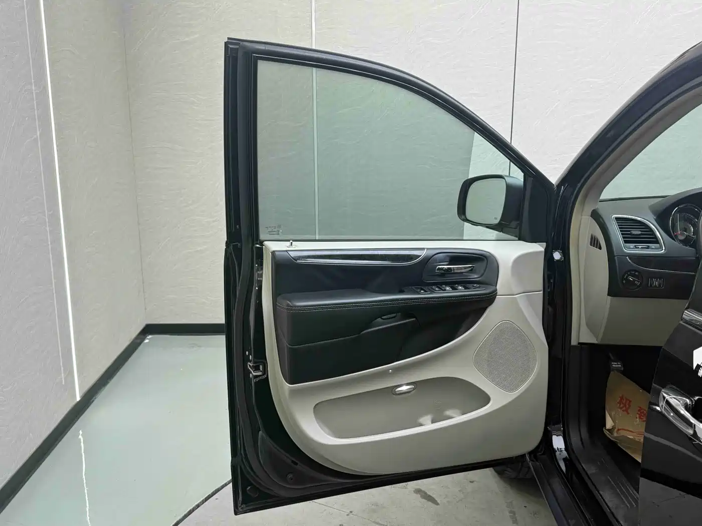 Chrysler Grand Voyager (Import) 2014 2013 3.6L Luxury Edition