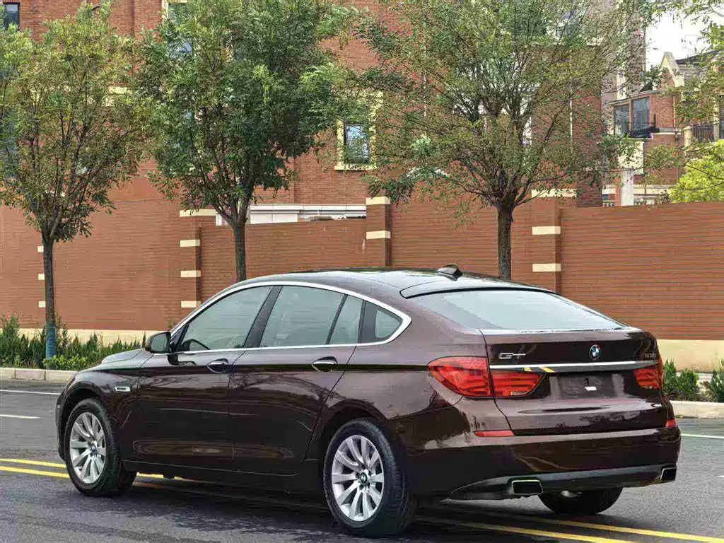 BMW 5 Series GT 2010 535i Leading Model фото 5