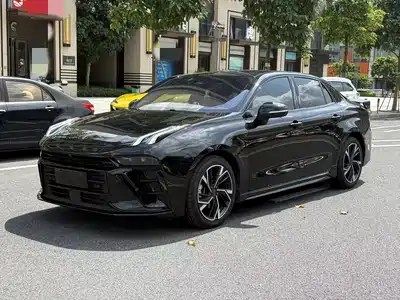 Lynk & Co 03
