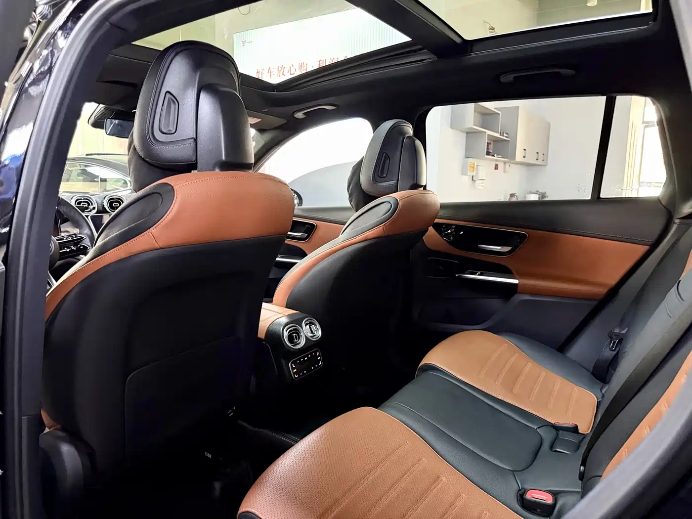Mercedes-Benz GLC 2023 Facelift GLC 300 L 4MATIC Sport 5-Seater фото 10