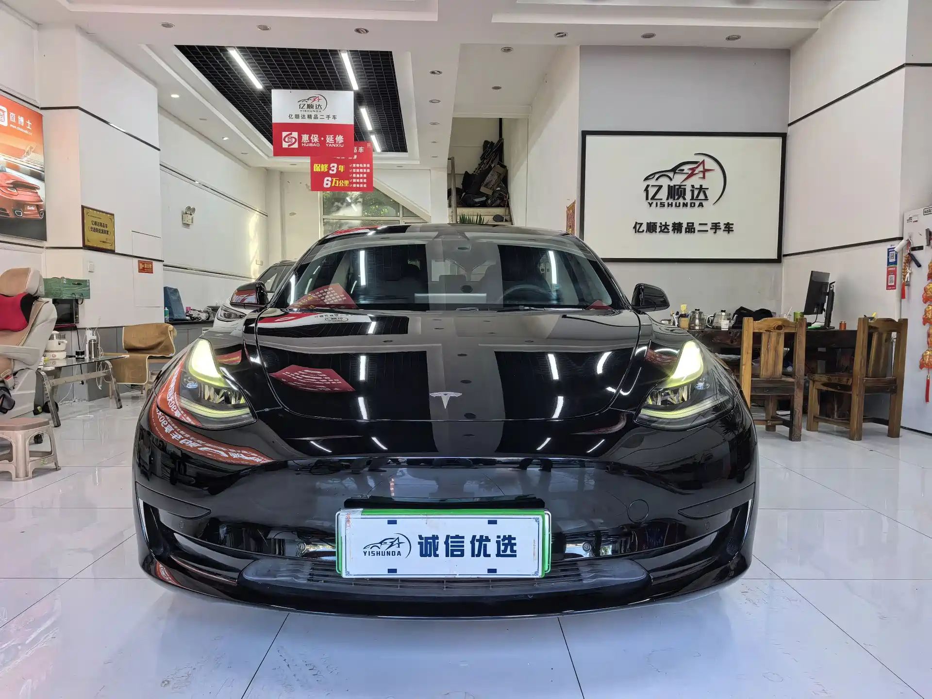 Фото 2 - Tesla Model 3