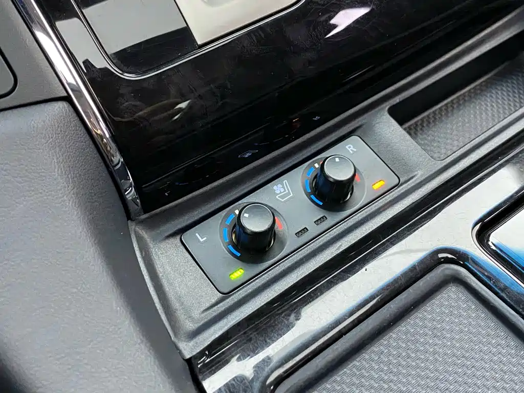 Toyota Vellfire 2023 2023 Crown Hybrid 2.5L HV Luxury
