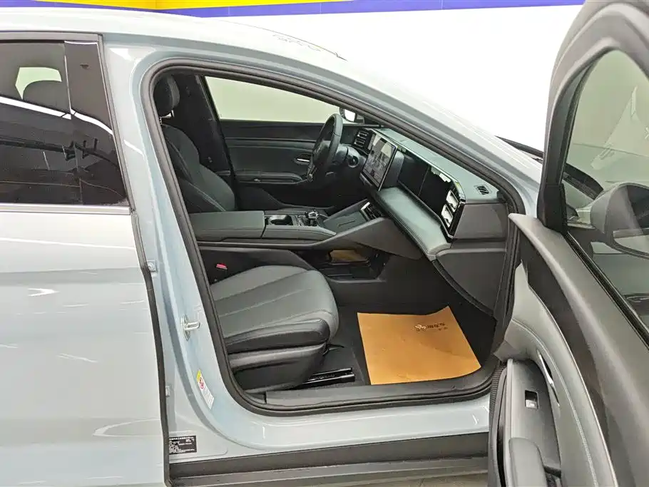 BYD Qin L 2025 DM-i Smart Drive Edition 80KM Leading фото 8