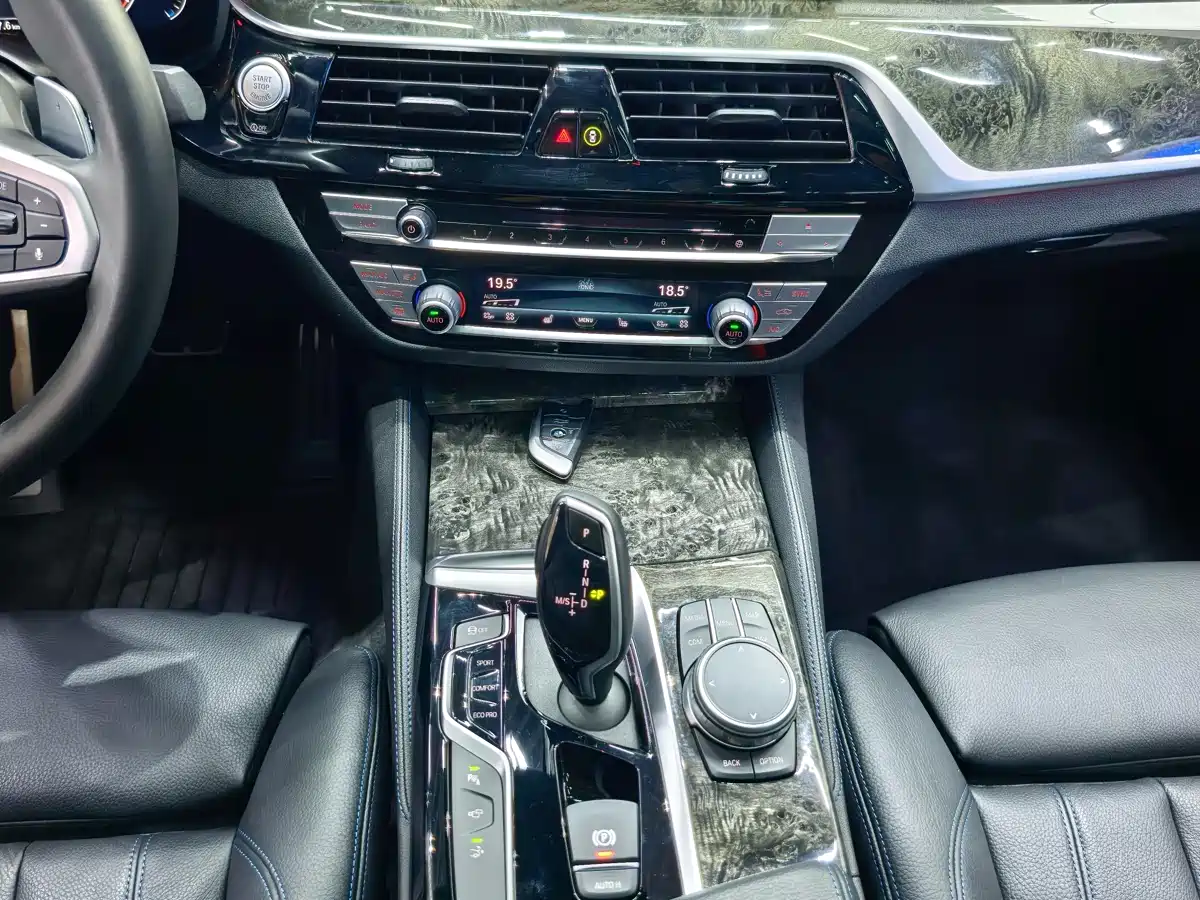 BMW 6 Series GT 2019 630i M Sport Package фото 9