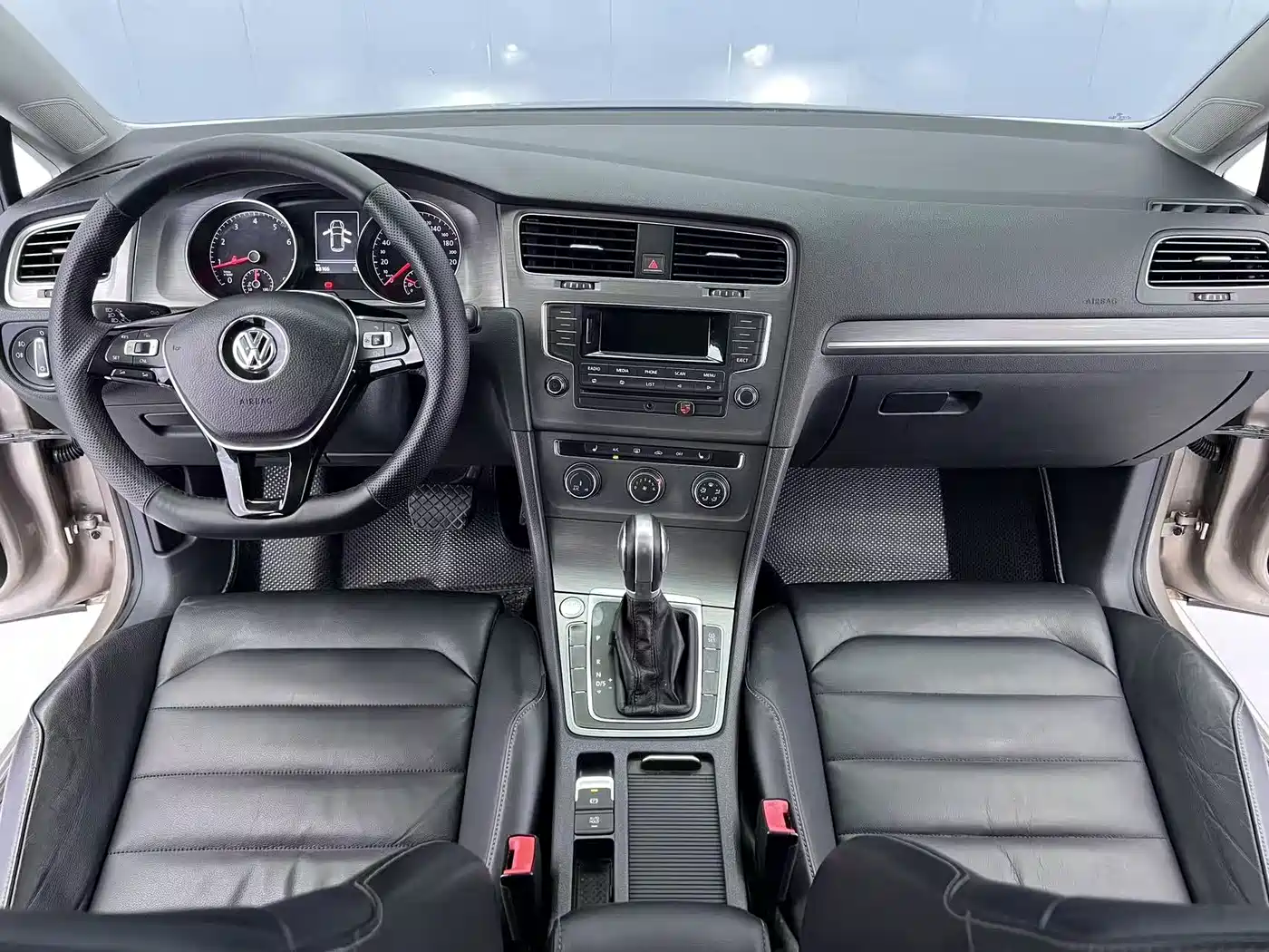 Volkswagen Golf 2015 1.4TSI Automatic Luxury фото 9