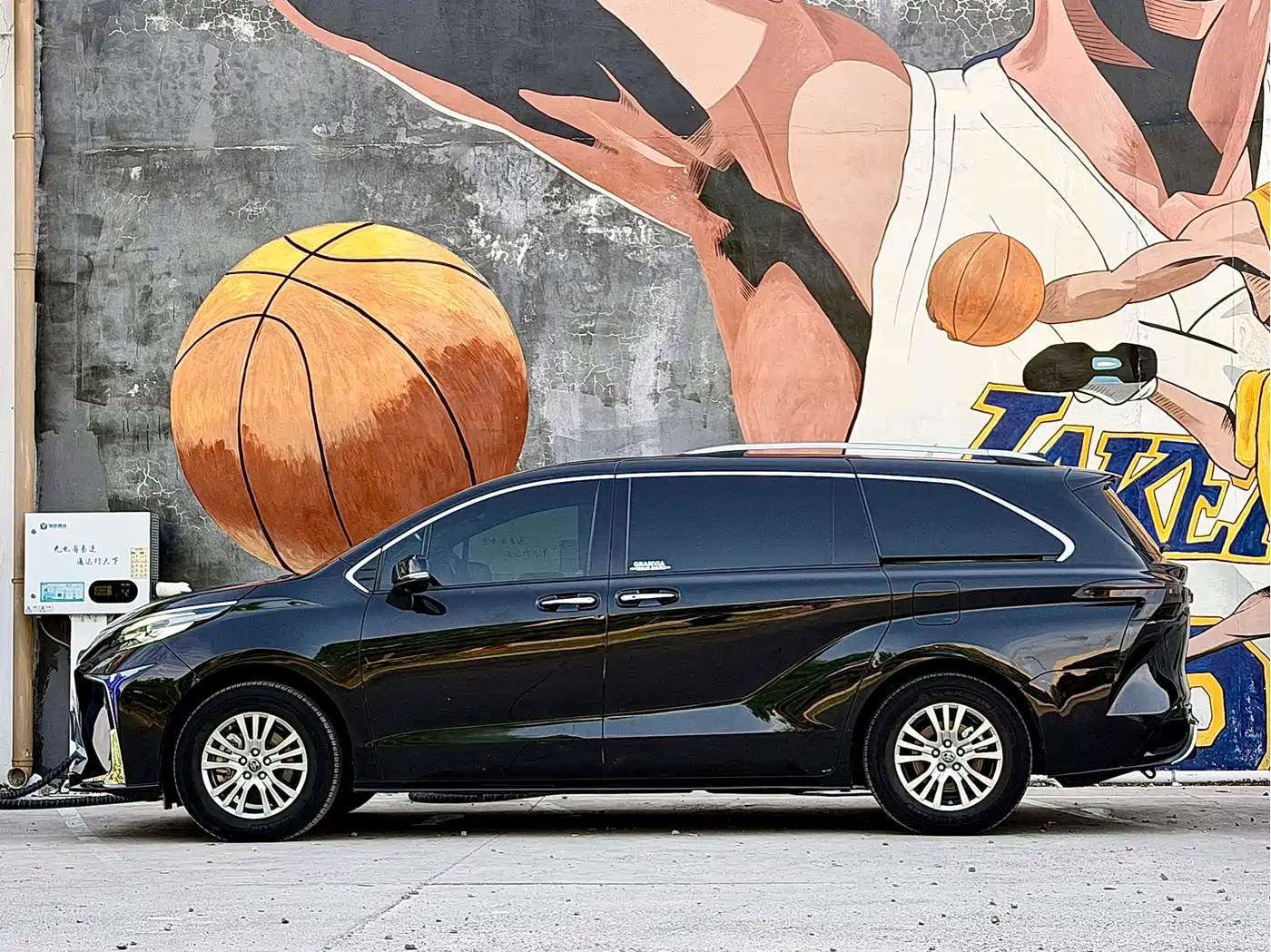 Toyota Sienna 2021 2.5L Hybrid Luxury Edition фото 3