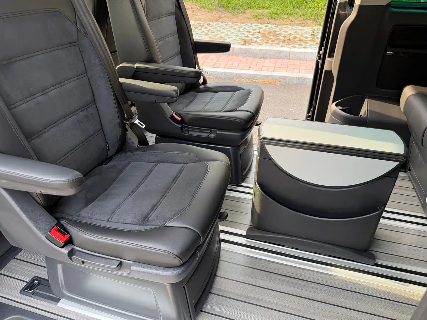 Volkswagen Multivan 2019 2.0TSI 4WD Premium 7-seater фото 20
