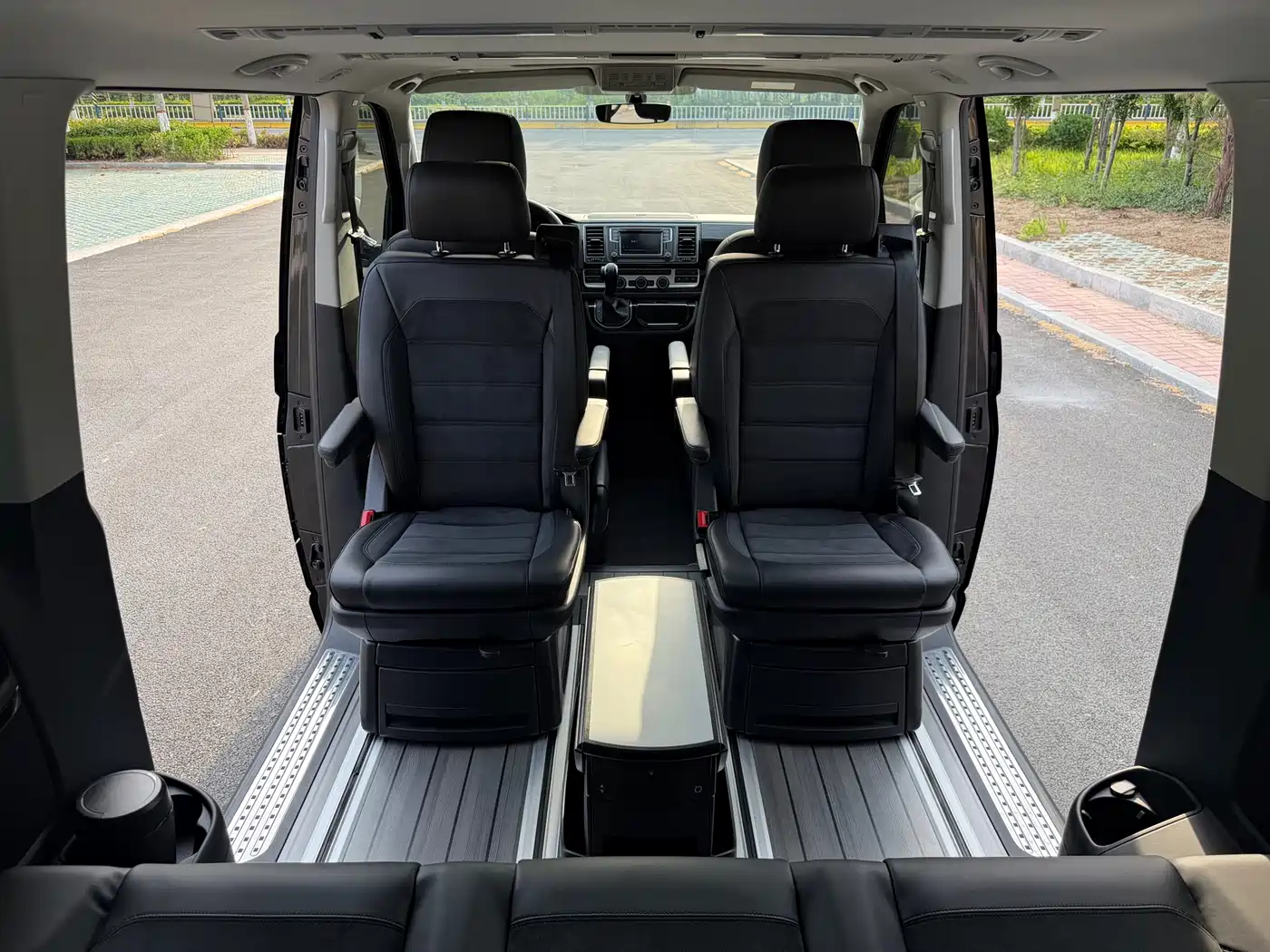 Volkswagen Multivan 2019 2.0TSI 4WD Premium 7-seater фото 21