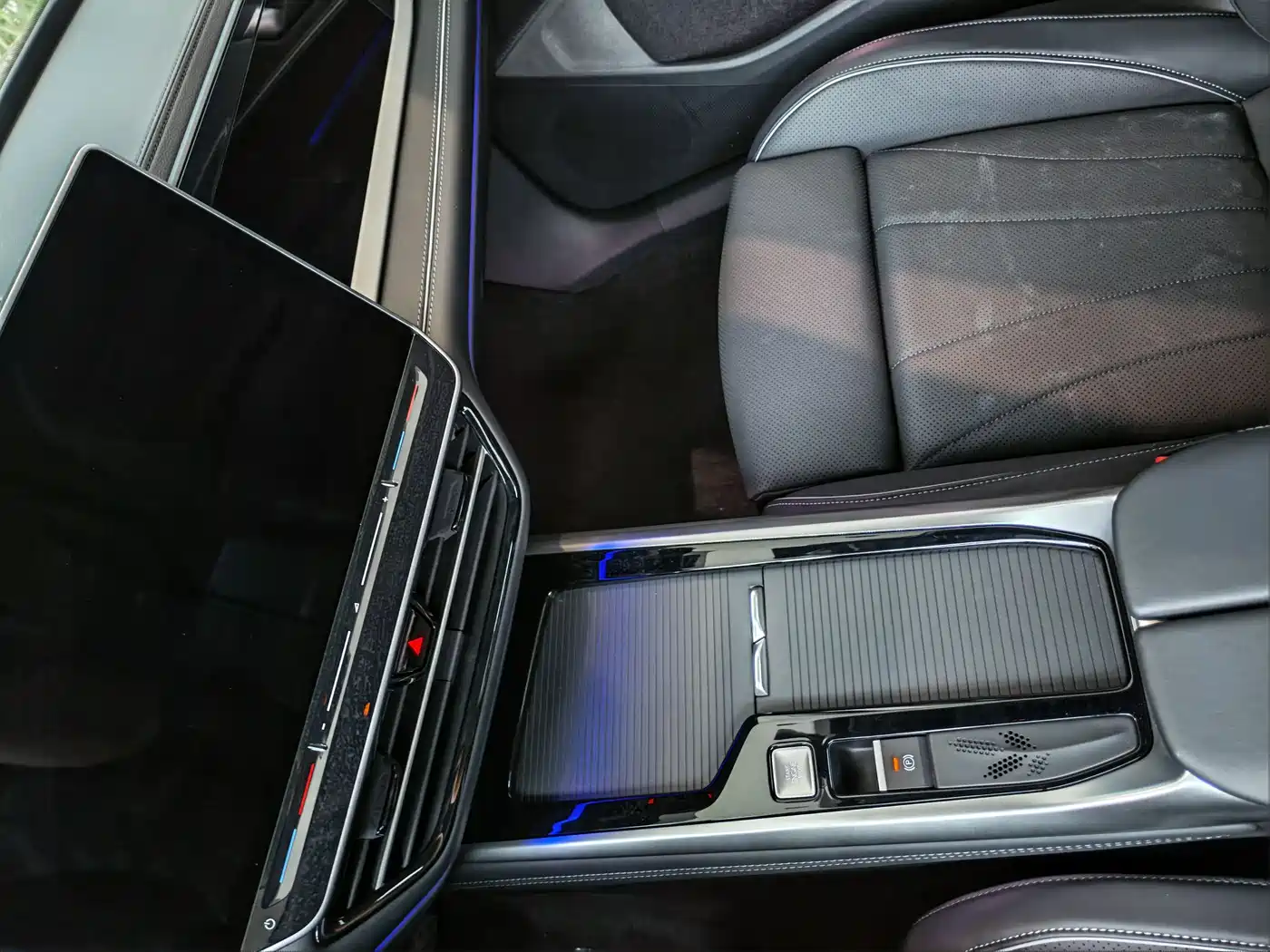 Volkswagen Passat 2025 Model Pro 380TSI Starlight Dragon Premium Edition фото 9