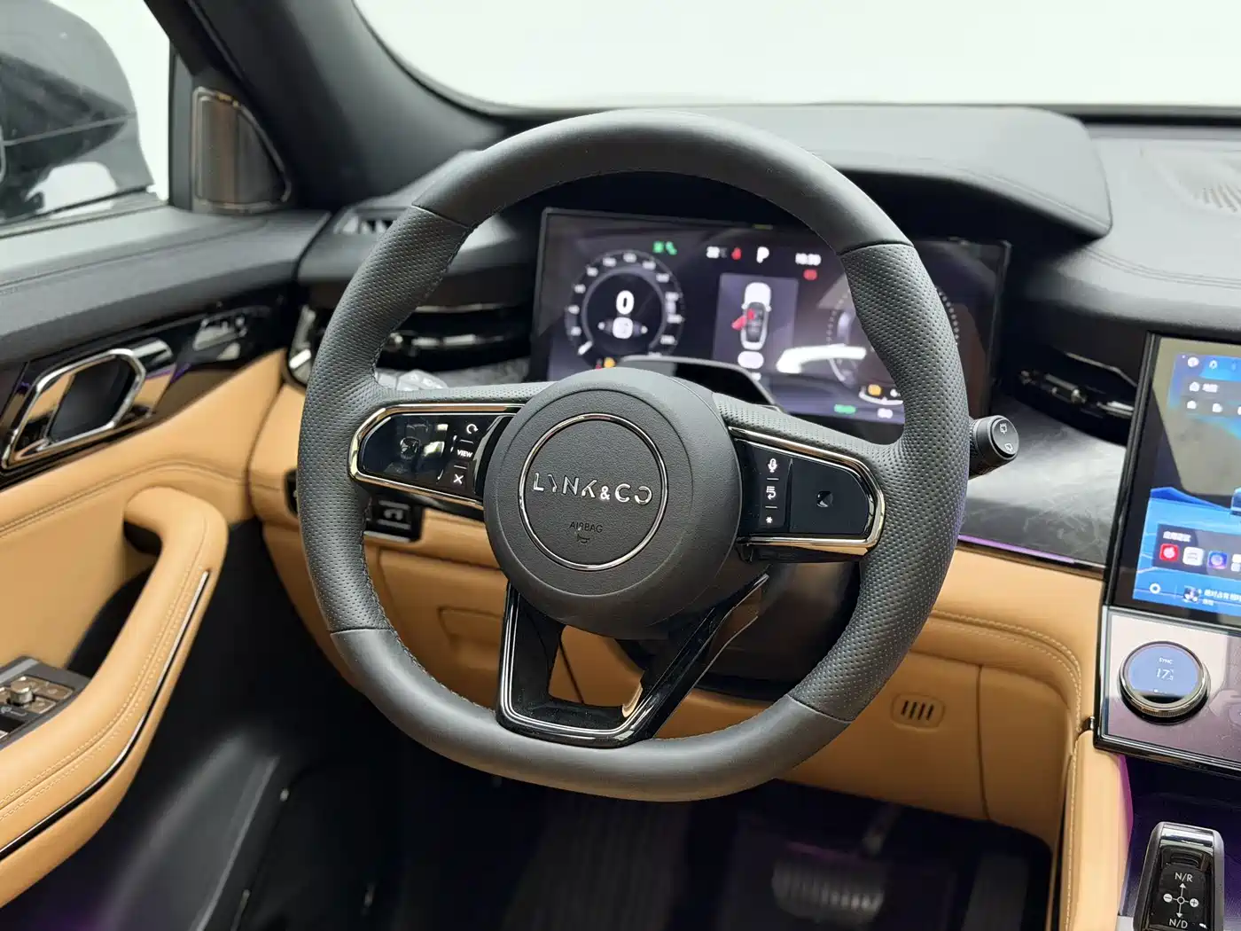 Lynk & Co 09 EM-P 2021 2.0T PHEV Ultra 6-seater фото 15