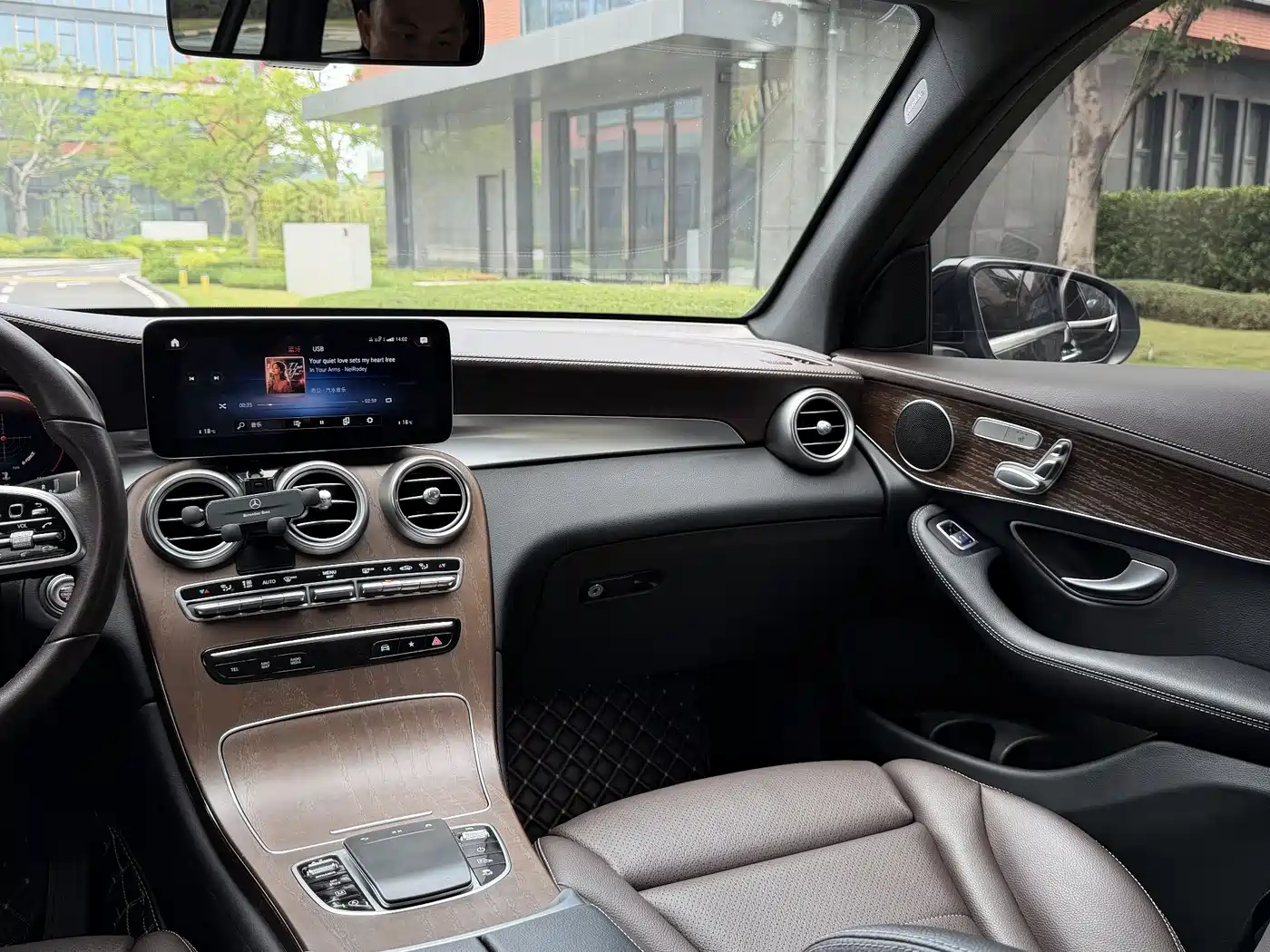 Mercedes-Benz GLC 2022 Facelift GLC 300 L 4MATIC Dynamic Collector's Edition фото 21