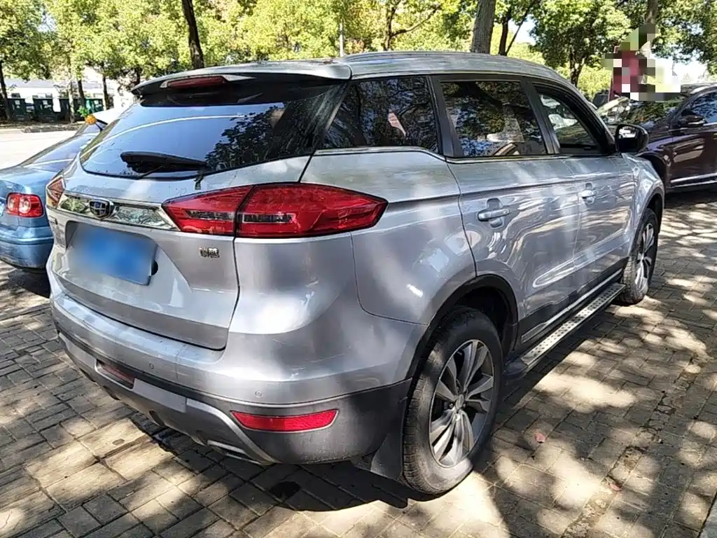 Фото 7 - Geely Atlas