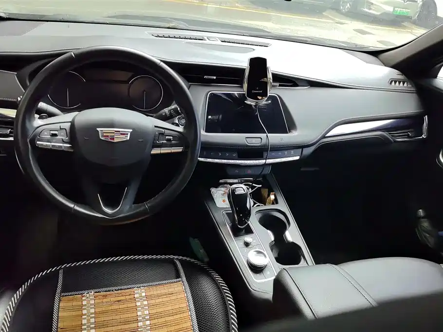 Cadillac XT4 2021 28T FWD Technology Edition фото 12