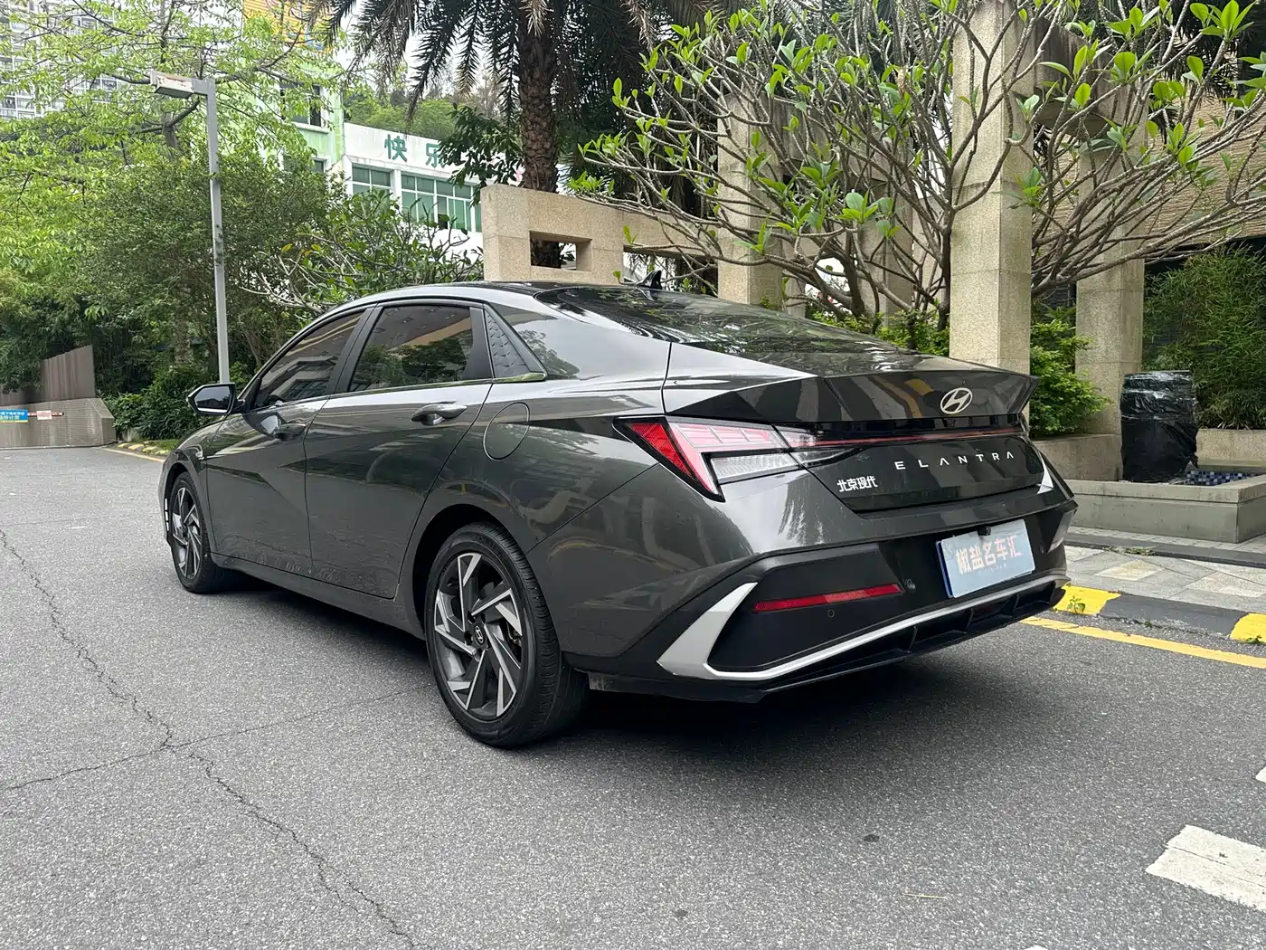 Hyundai Elantra 2023 Model 1.5L CVT LUX Premium Edition фото 5