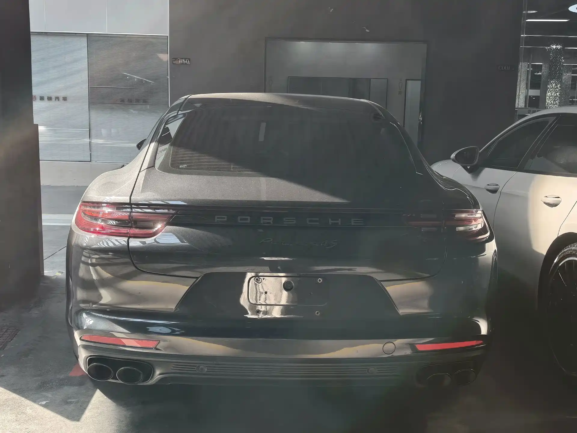 Photo 12 - Porsche Panamera