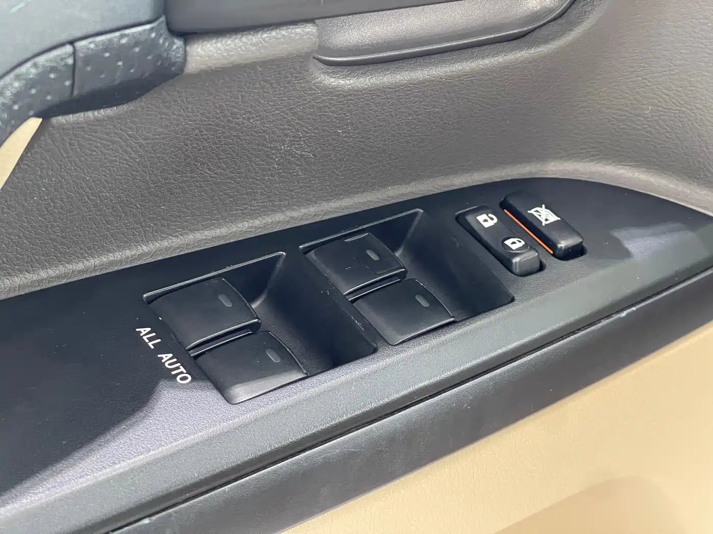 Toyota Land Cruiser (Import) 2015 4.0L V6 Middle East Limited Edition фото 18