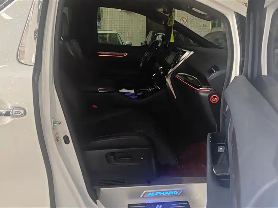 Toyota Alphard 2019 Hybrid 2.5L Luxury фото 8