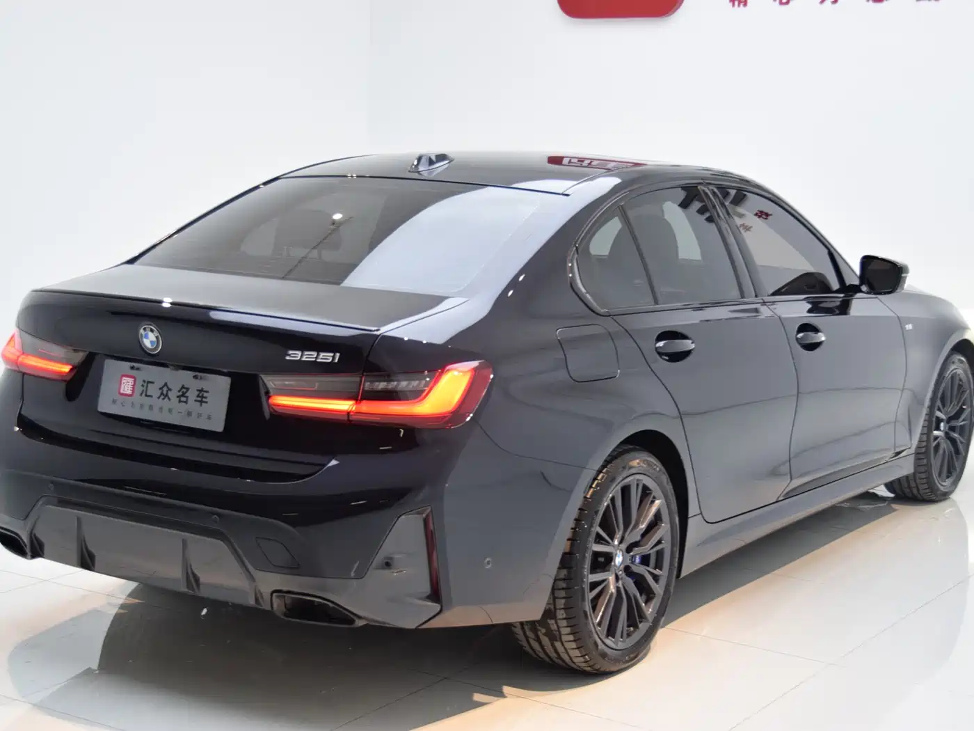 BMW 3 Series 2023 325i M Sport Black Night Package фото 25