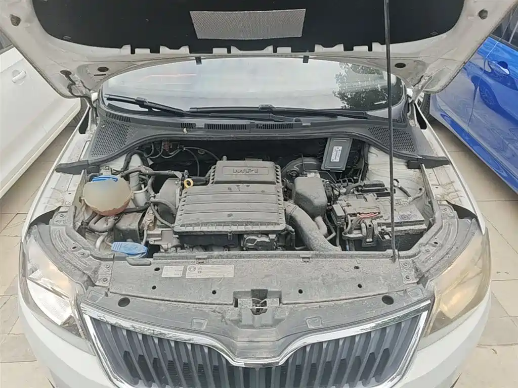 Škoda Skoda Rapid Spaceback 2016 Facelift 1.6L Automatic Forward Edition фото 20