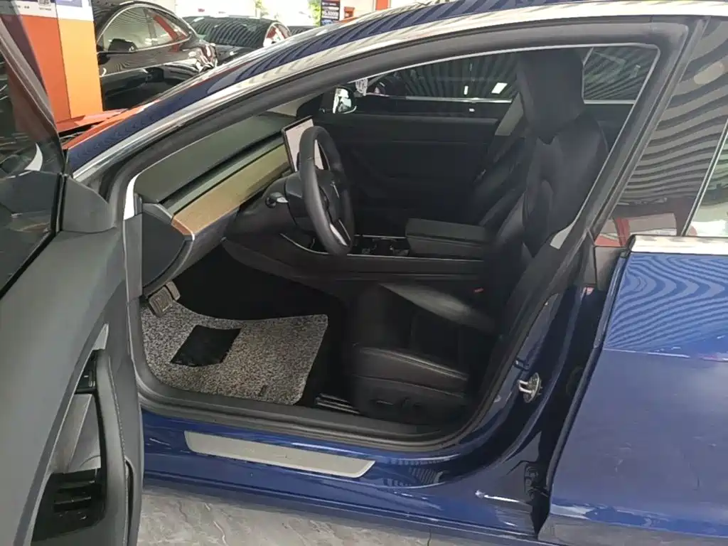 Фото 15 - Tesla Model 3