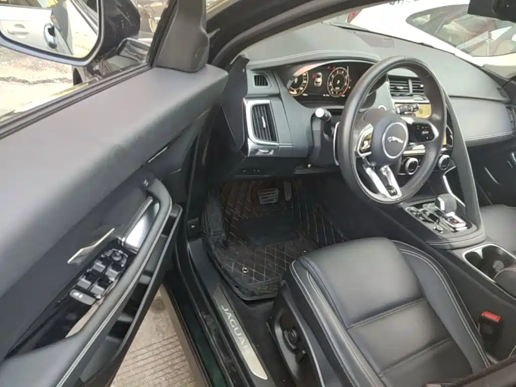 Photo 16 - Jaguar E-PACE