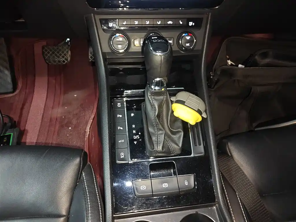 Škoda Superb 2018 TSI330 DSG Luxury Edition China V фото 10