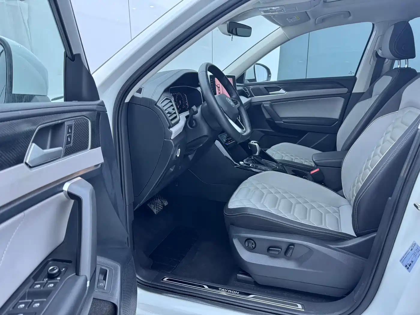 Volkswagen Tayron 2023 280TSI 2WD Luxury Plus Advanced Edition фото 7