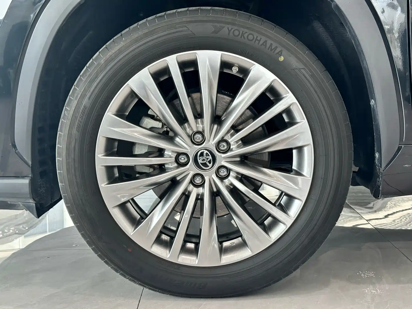 TOYOTA HIGHLANDER