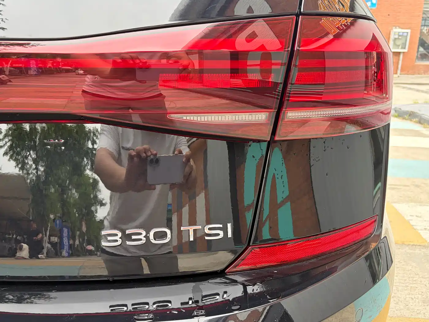 Volkswagen Passat 2022 330TSI Starlight Luxury Edition фото 17