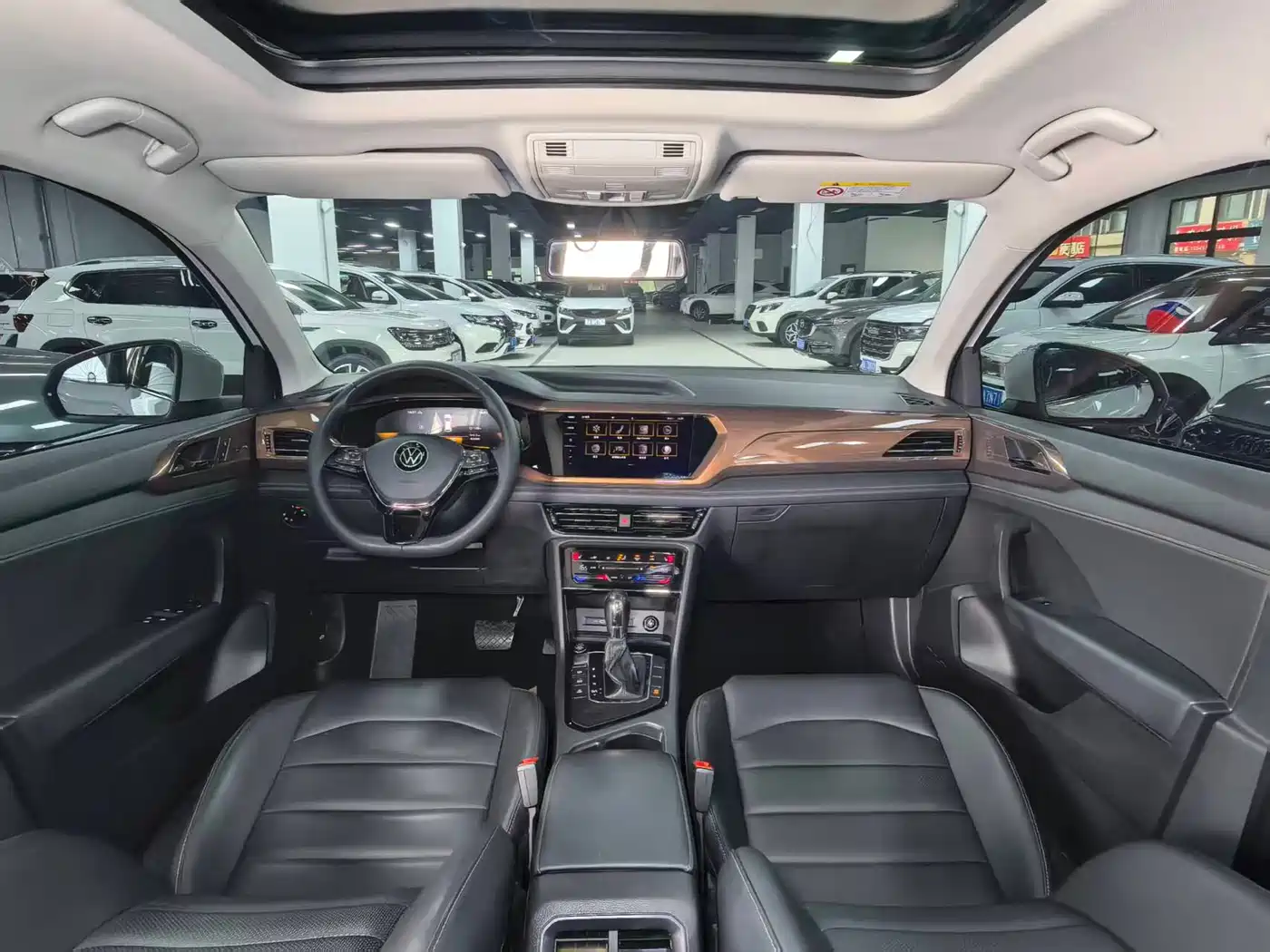 Volkswagen Tharu 2022 280TSI FWD Luxury Edition фото 14