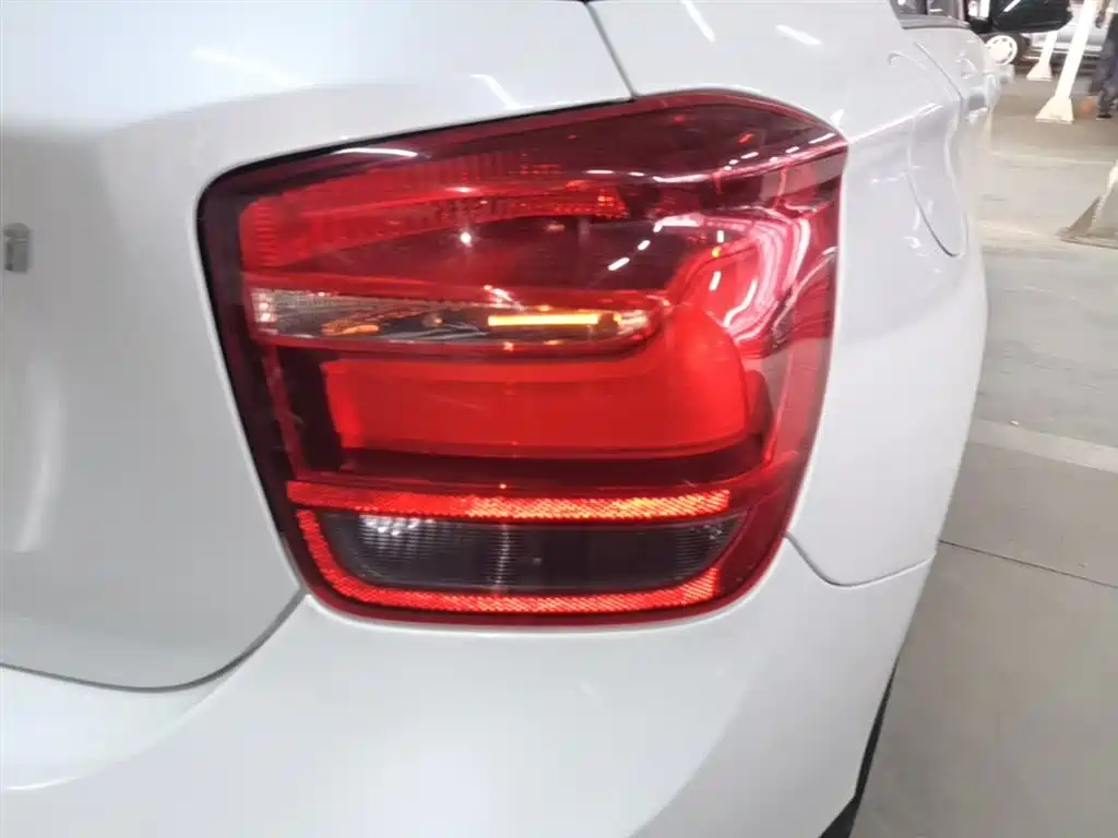 BMW 1 Series (Import) 2013 Facelift 118i Sport Model фото 8