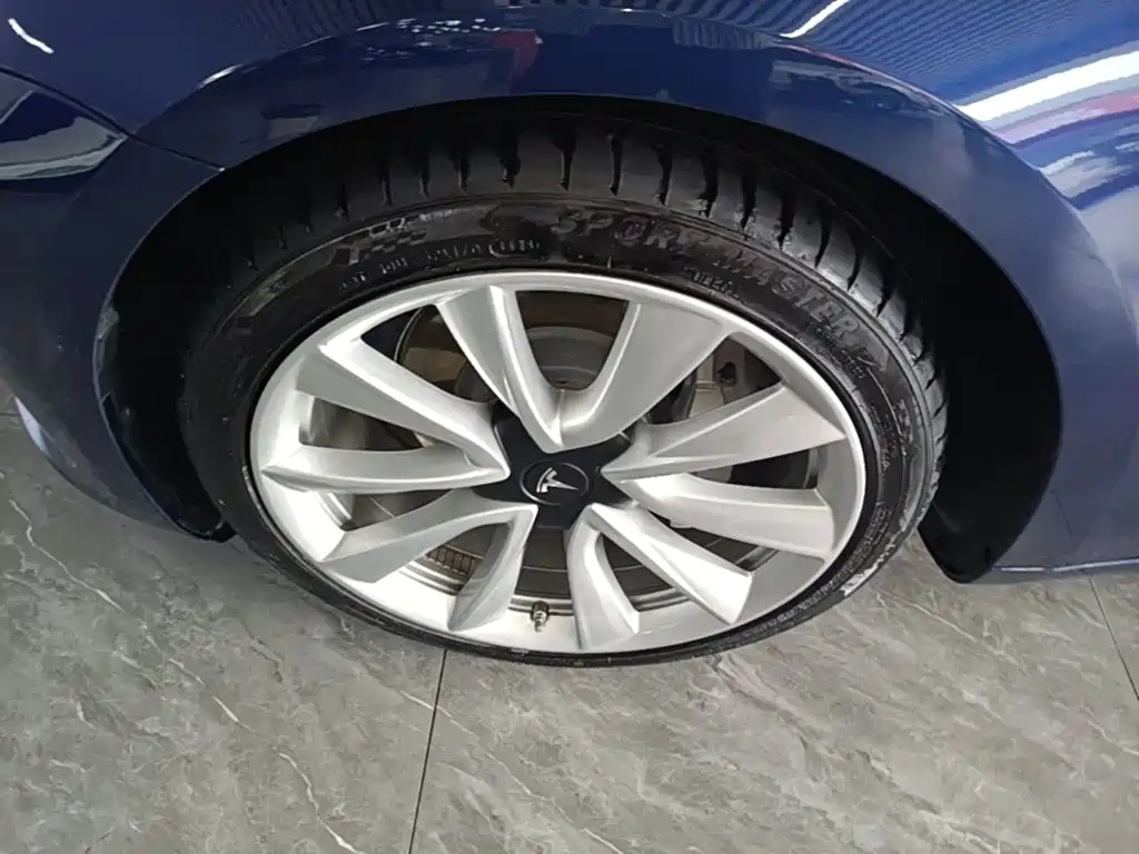 Фото 23 - Tesla Model 3