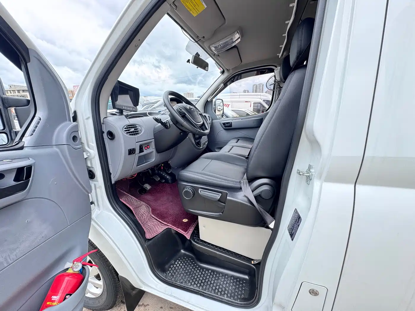 SAIC Maxus Xintu V80 2020 2.0T Manual PLUS Urban Edition Short Wheelbase Ultra-low Roof 7/8/9 Seats фото 10