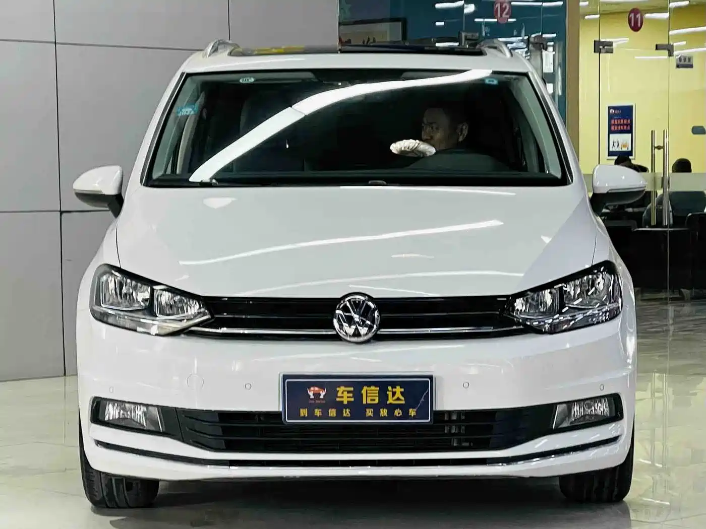 Volkswagen Touran 2018 Touran L 280TSI DSG Comfort Edition 7-seater China VI фото 2