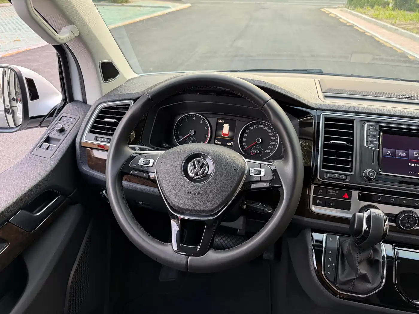 Volkswagen Multivan 2019 2.0TSI 4WD Premium 7-seater фото 8