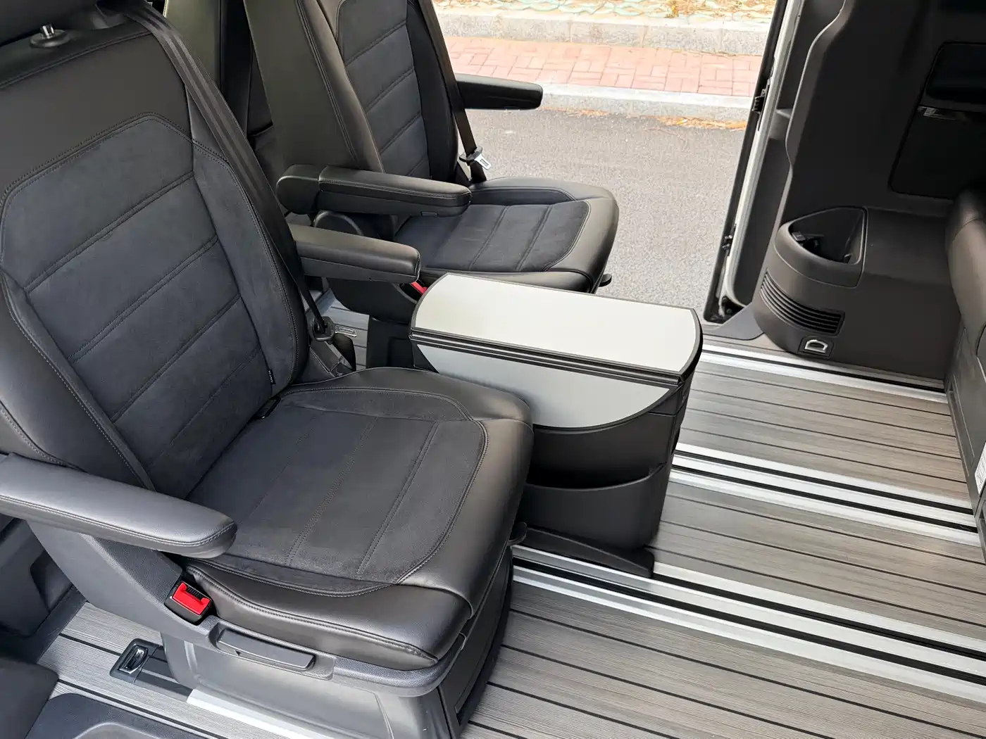 Volkswagen Multivan 2019 2.0TSI 4WD Premium 7-seater фото 17