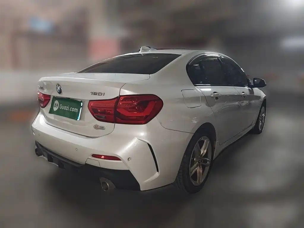 BMW 1 Series 2020 Model 120i M Sport Package фото 5