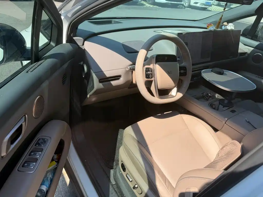 Фото 5 - Li Auto i6