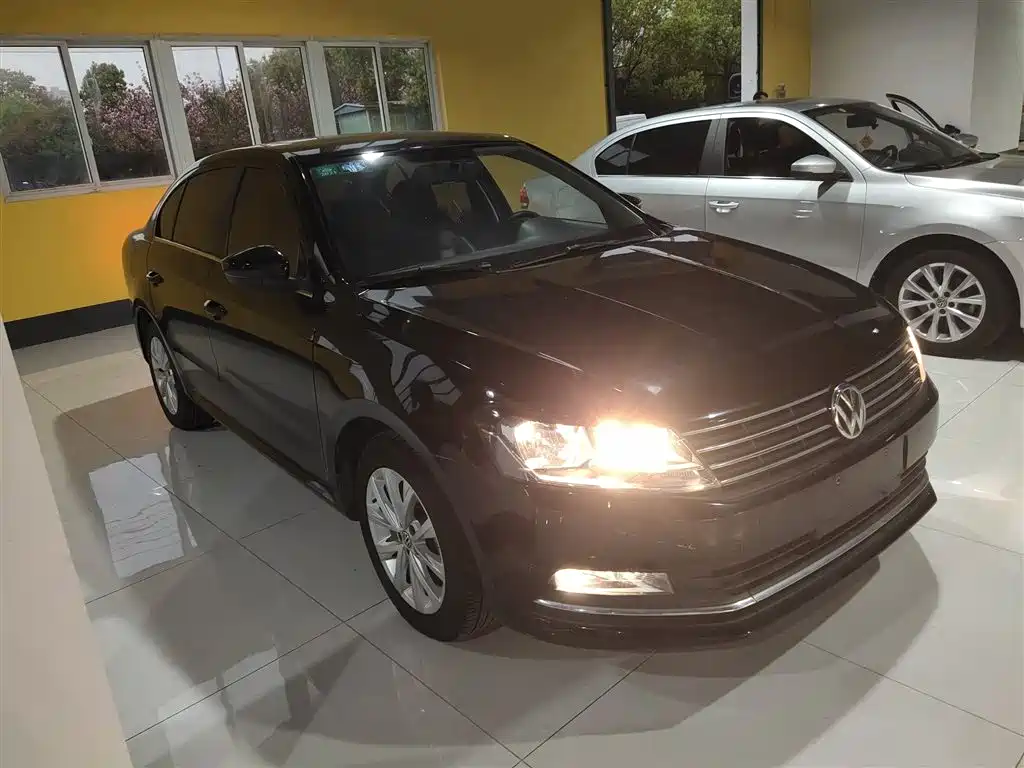 Volkswagen Lavida 2015 1.6L Automatic Comfort Edition фото 22
